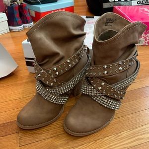 NIB Not Rated slouchy bling boot size 6